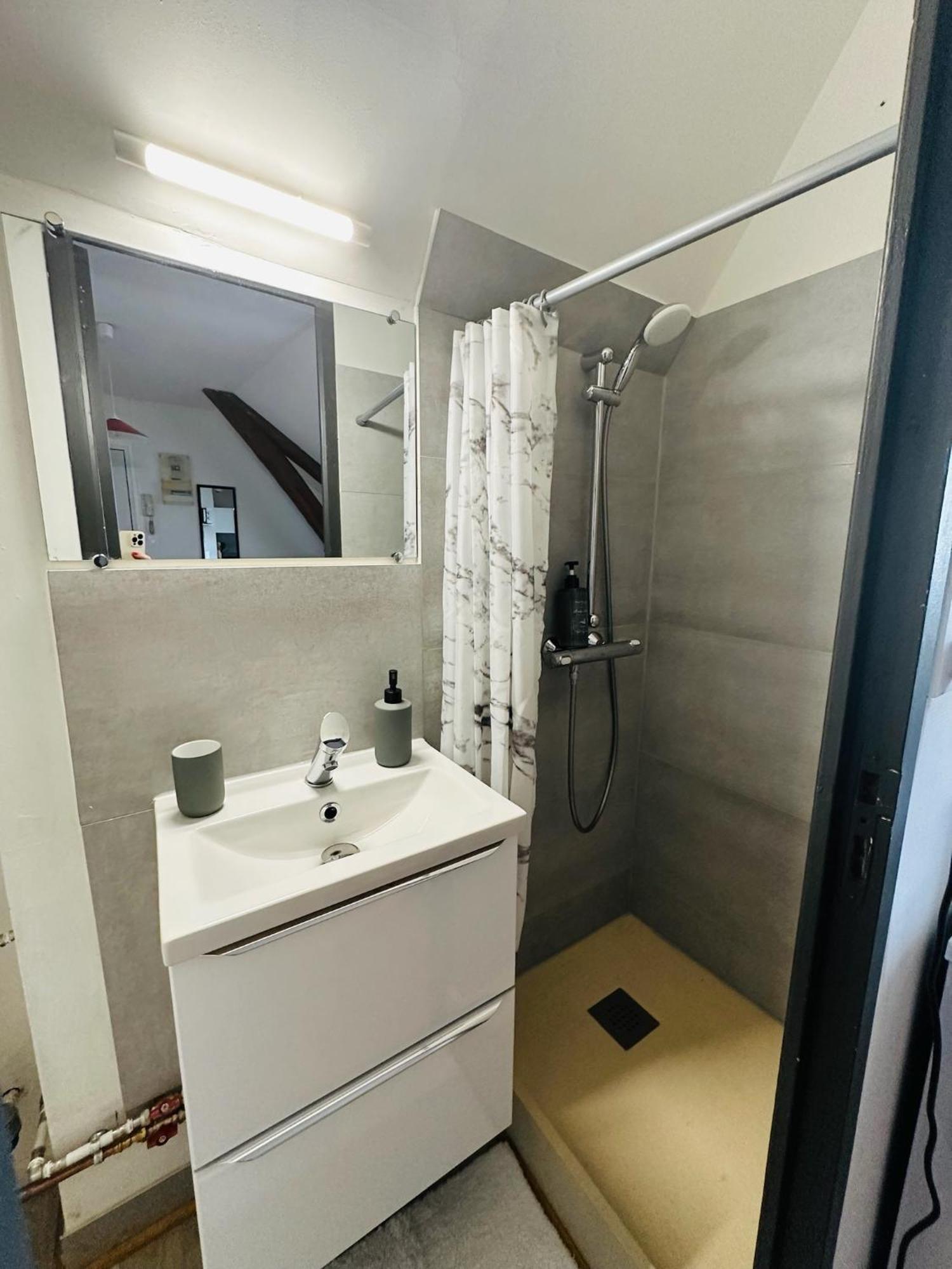 Apartment 12 Proche Centre Avec Wifi Parking *